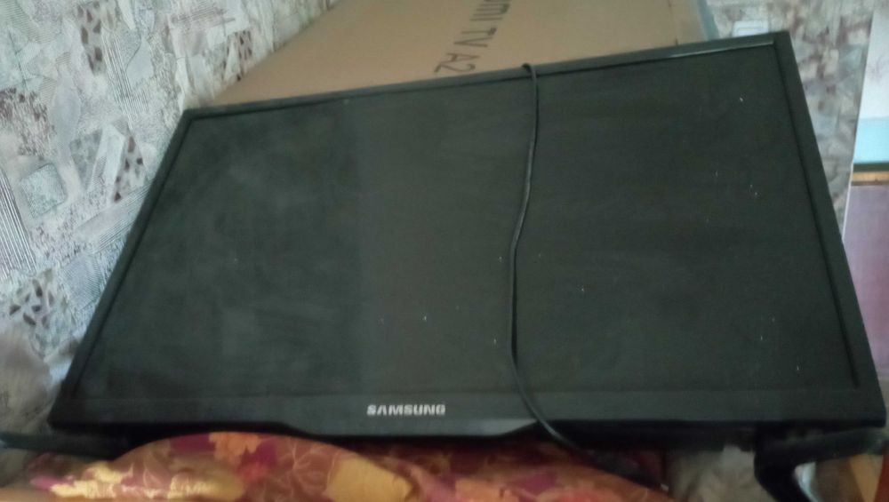 Телевизор Самсунг 32" разбит экран