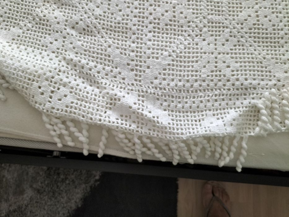 colcha feita em renda e á mão