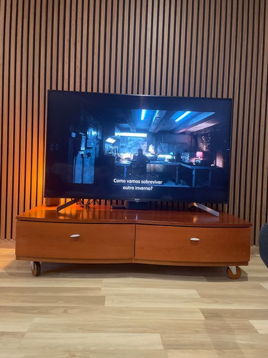 Móvel  TV com 2 Gavetas