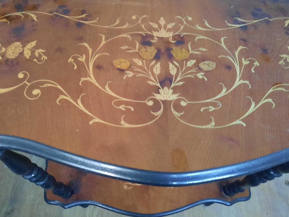 Vendo mesa muito antiga