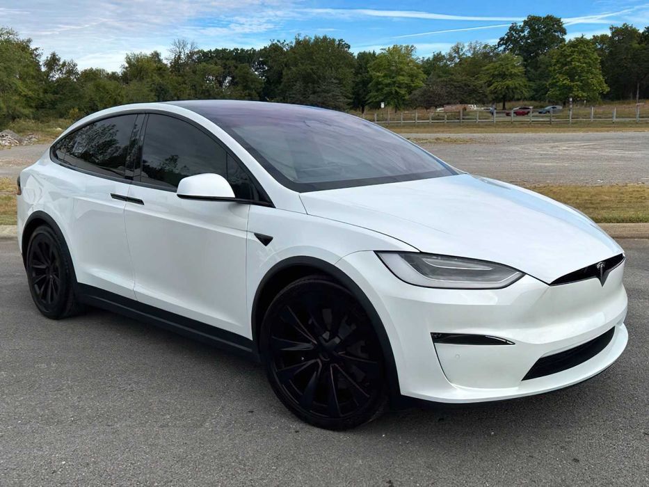 Tesla Model X Plaid      2022