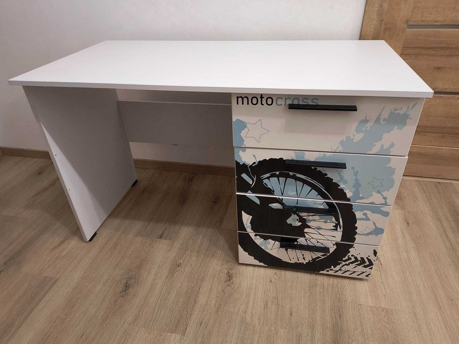 Sprzedam biurko młodzieżowe