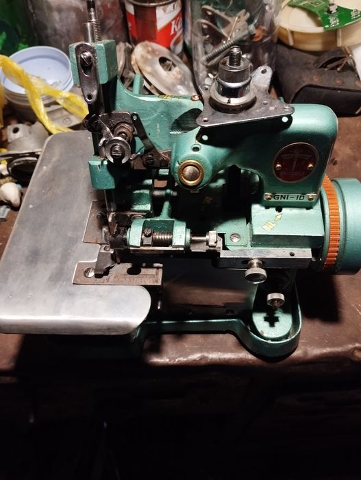 Продам робочий оверлок