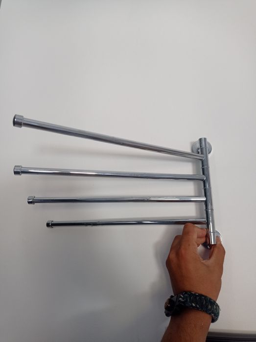 Apoio para toalhas cinza cromado