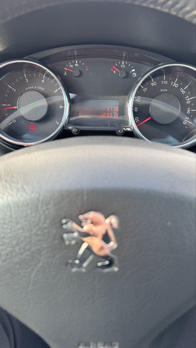 Peugeot Пежо 5008 2010 р 1,6 бенз 5МКПП Панорама