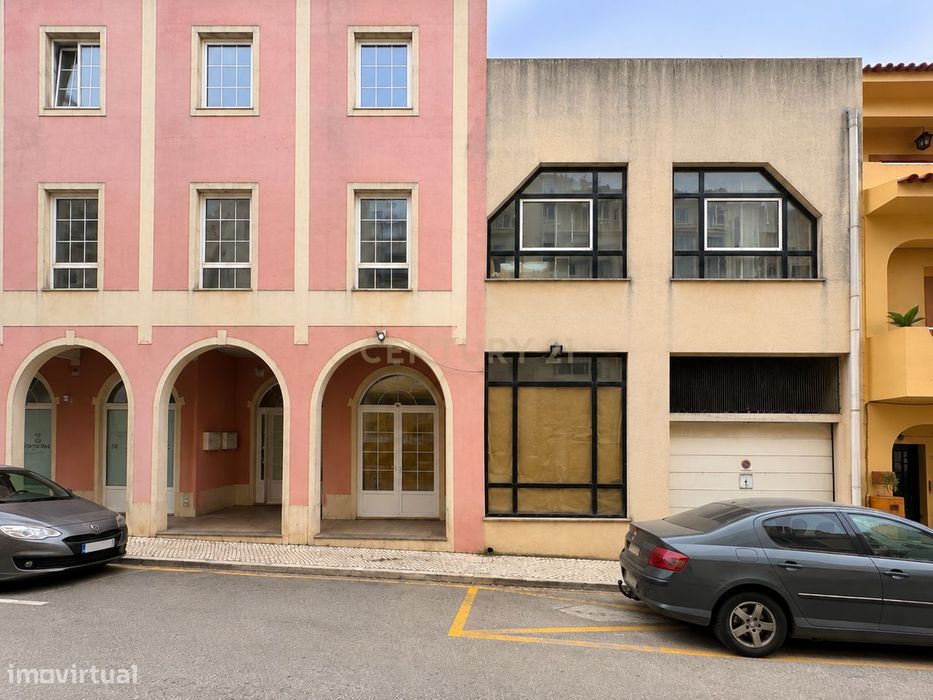 Loja Comercial para Arrendamento no Centro de Lagoa, Algarve.