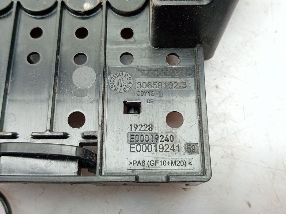 Caixa fusíveis / SAM / BSI VOLVO V40 Hatchback