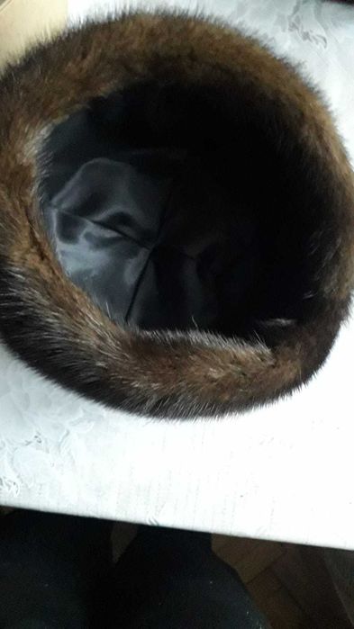 Продаються шапки норкові