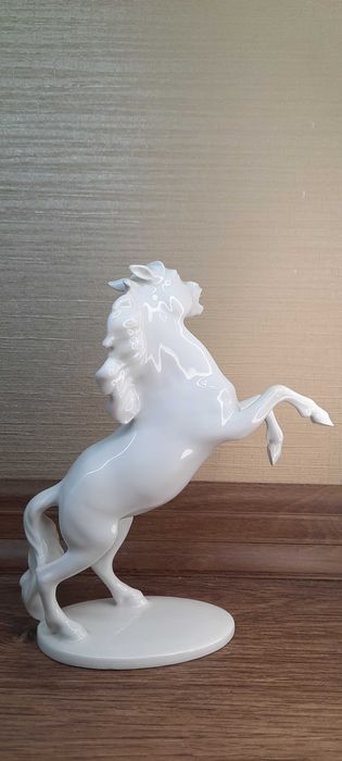 Статуэтка"Вставшый на дыбы конь" Alka Kunst Bavarie 1960 г.Смотрите все мои объявления!