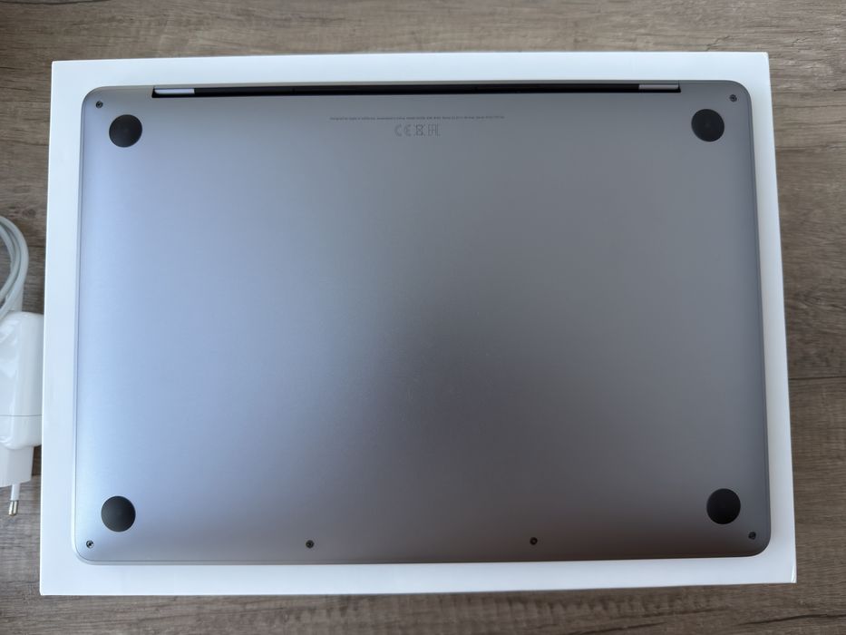 MacBook Pro 13 M2 2022 рік