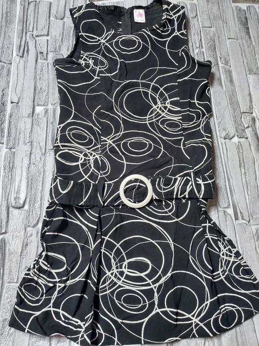 Stylowa Sukienka Angel – Klasyczna Czerń w Geometryczne Wzory