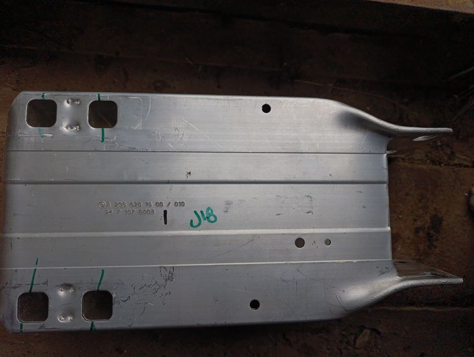 Mercedes EQE SUV   EQS SUV a 2966201600 правий