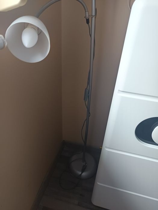 Stojąca lampa na dwie żarówki