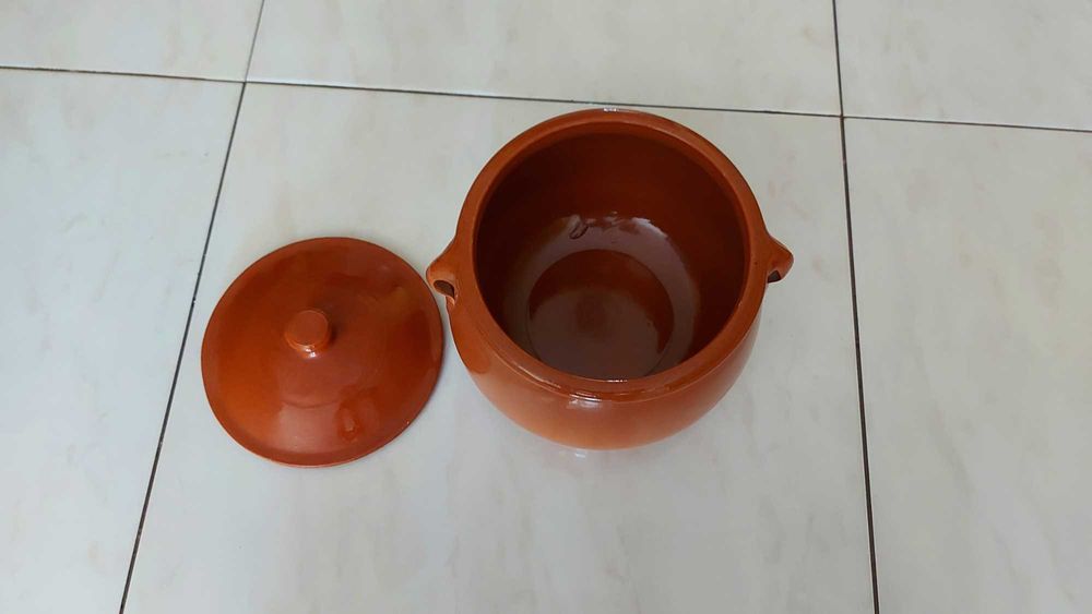 Tacho de barro sem uso