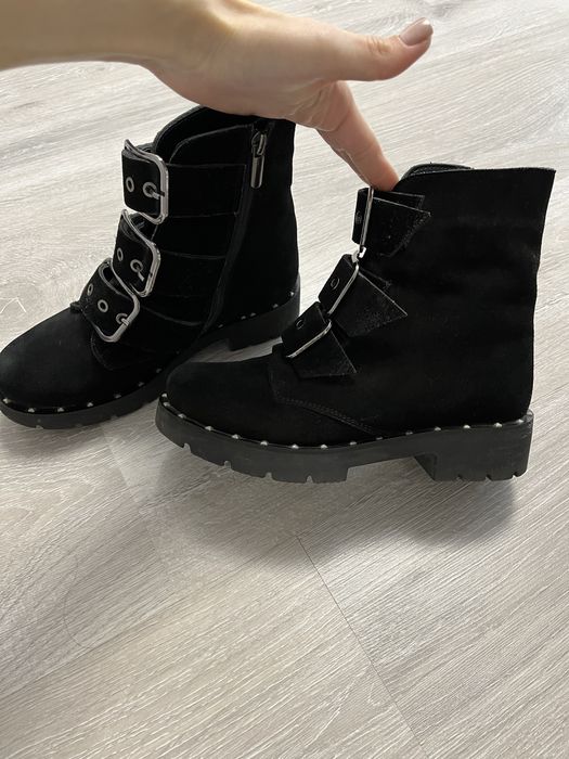 Продам осінні чоботи