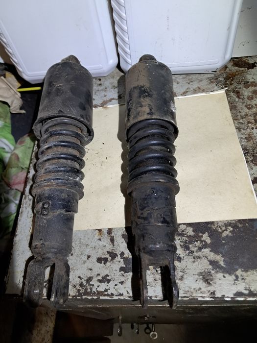 Амортизатори ,вісь задня передня