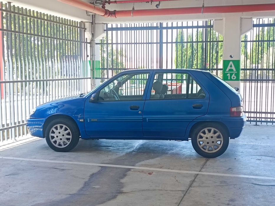 Carro saxo 1.1 batido