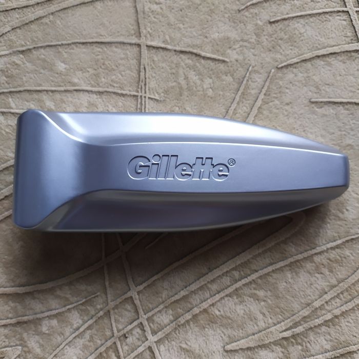 Чехол для бритвы Gillette. Новый. Пластиковый.