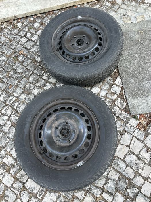 Jante de ferro com pneu