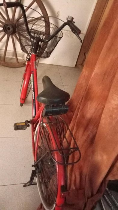 Bicicleta senhora com cesto