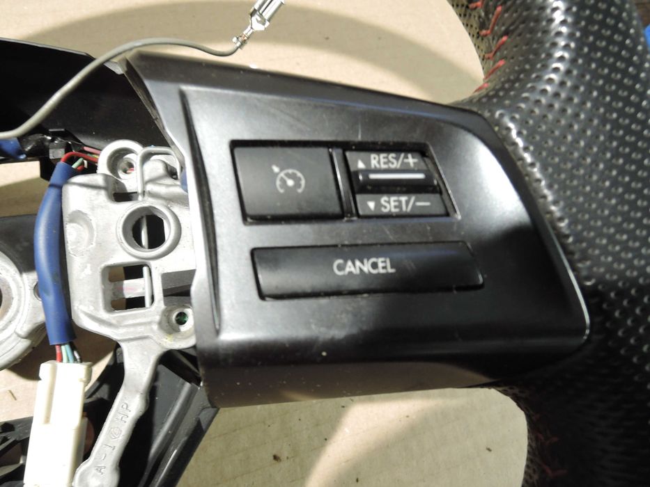 Kierownica Subaru STI  VA  14-20r  kompletna multi