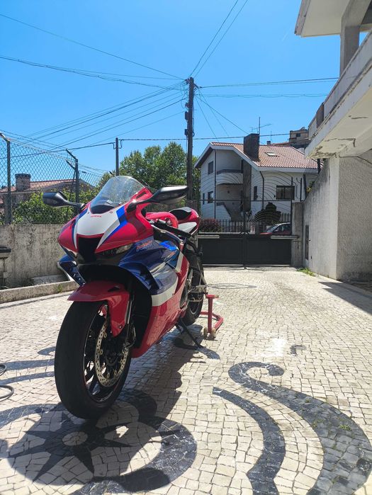 Honda CBR 1000rr-r