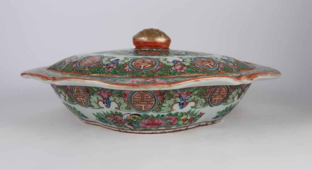 Pratos Cobertos e Travessa - Porcelana da China - Séc. XIX/XX; CADA