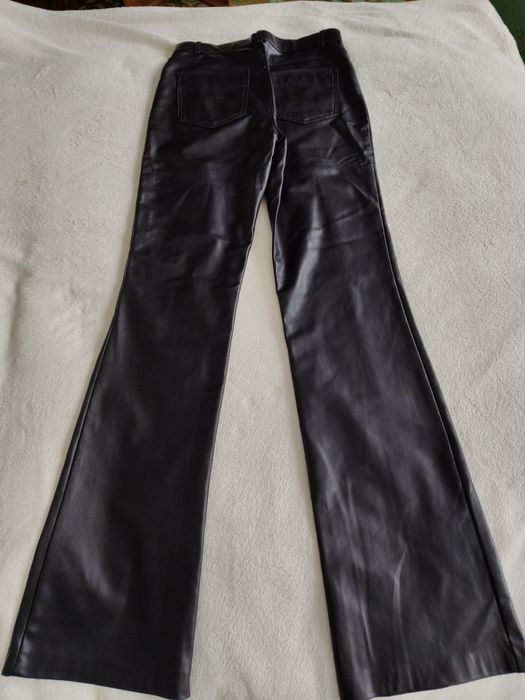 Штани екошкіра кльош від бренд ZARA.
