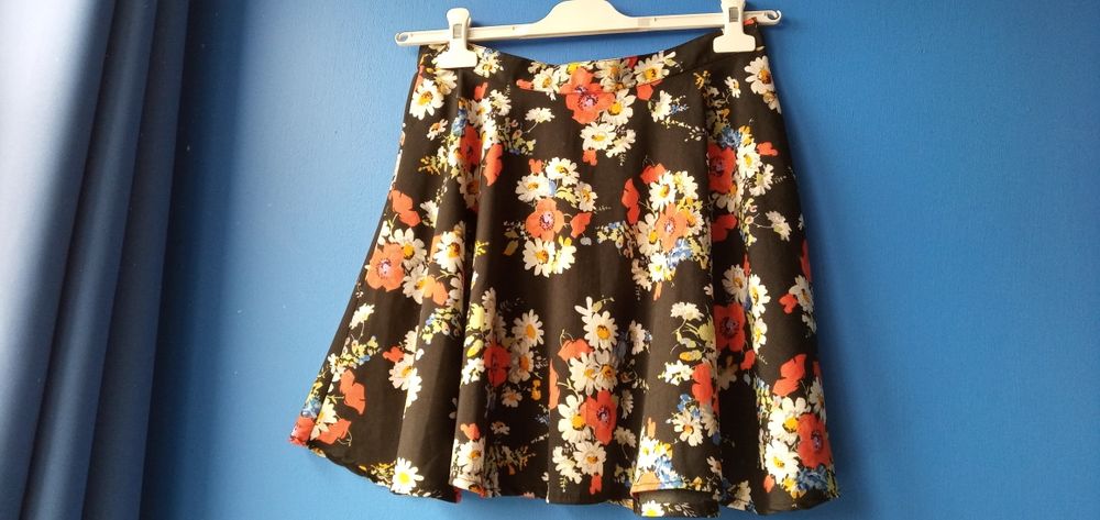 Spodniczka w kwiaty