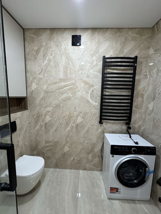 Продам 1 кімнатну біля озера,кухня-студія із індивід. газовим оп