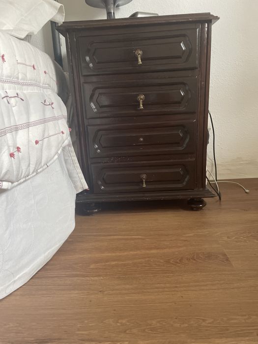 Mesa cabeceira rústica