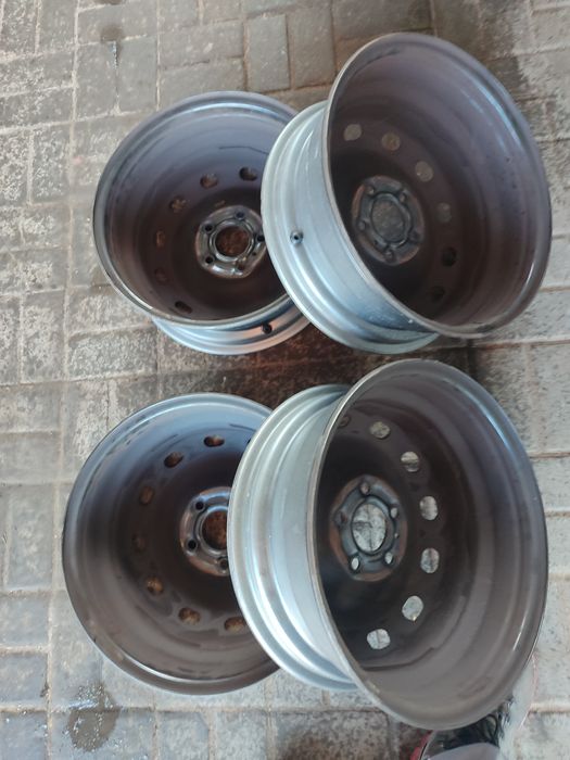 Диски металеві r16 renault trafic duster 5.1143 et50 dia 66.1