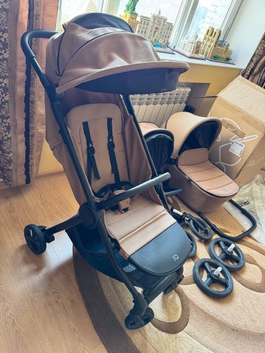 Продам універсальну коляску Anex IQ 3в1 в хорошому стані