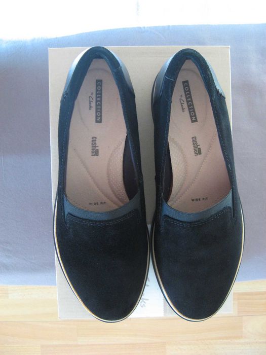 Czarne mokasyny marki Clarks