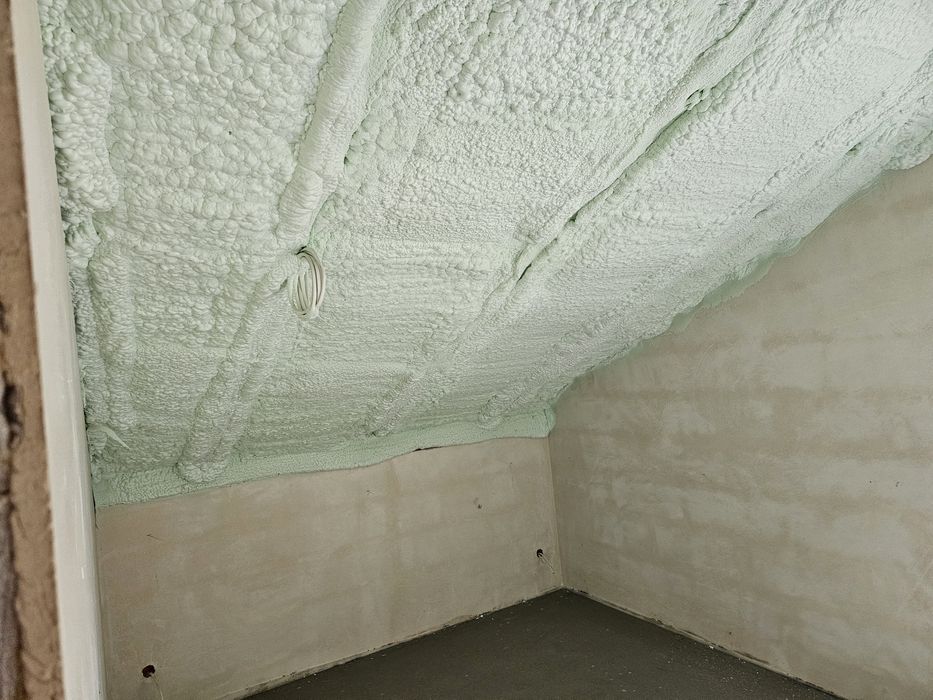 Izolacje Natryskowe, Ocieplenie pianą PUR