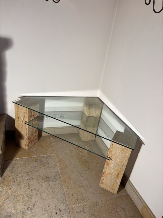 Mesa pedra rústica e vidro temperado