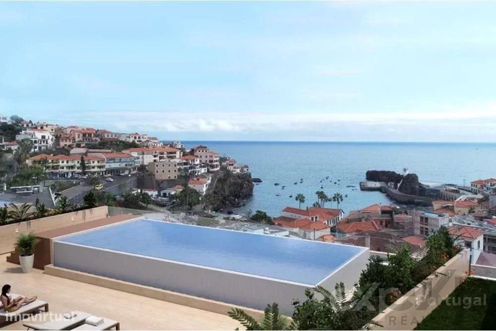 Apartamento T3 no Centro de Câmara de Lobos com Piscina Privada e  Vis