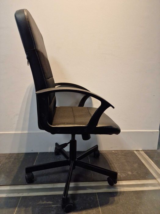 Cadeiras de escritório giratórias (COMO NOVAS)