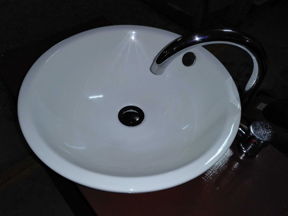 Vendo um lavatório-Móvel