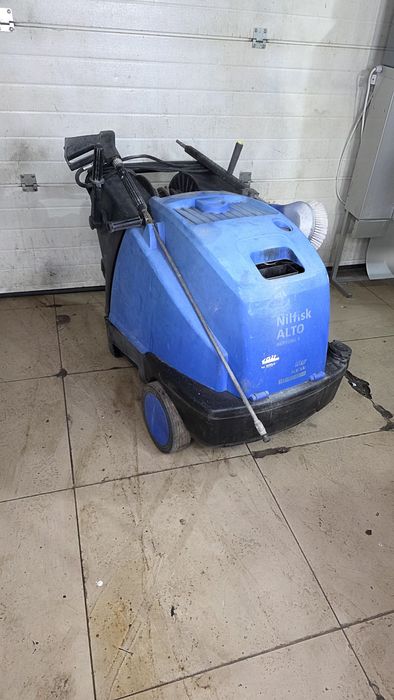 Професійна мойка KARCHER с нагревом воды ВЫСОКОГО ДАВЛЕНИЯ