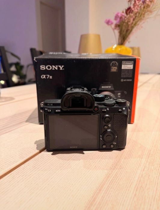 Sony A7 III – Excelente Estado + Caixa Original e Extras