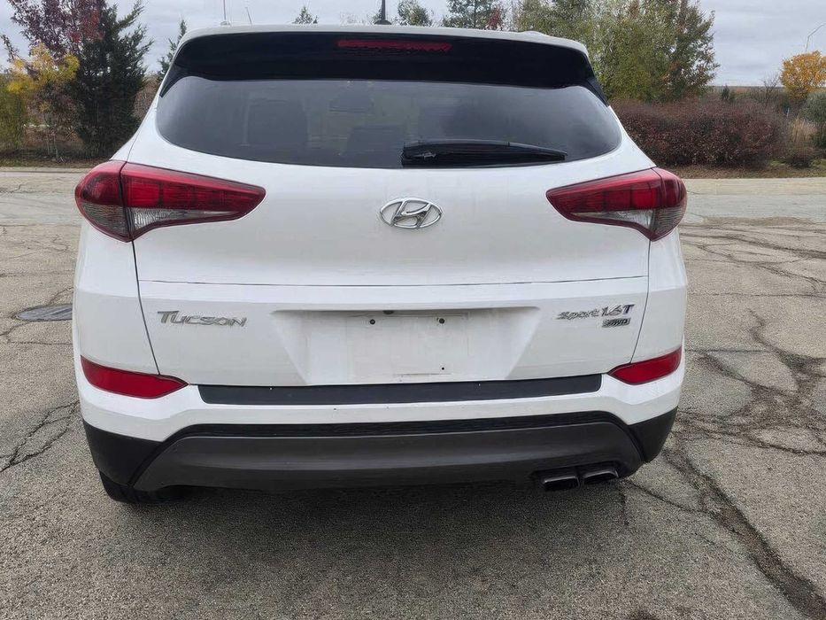 Hyundai Tucson Sport      2016