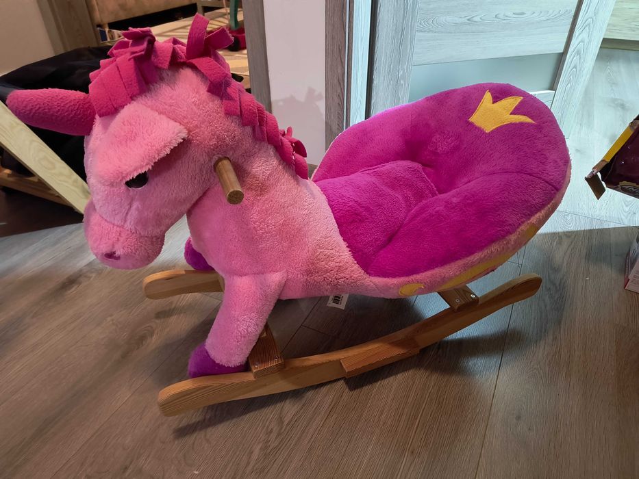 Konik pluszowy bujany na biegunach jednorożec różowy