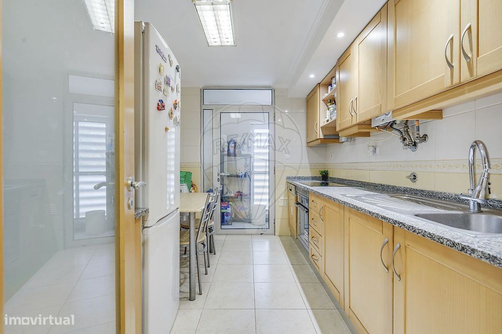 Apartamento T4 para arrendamento
