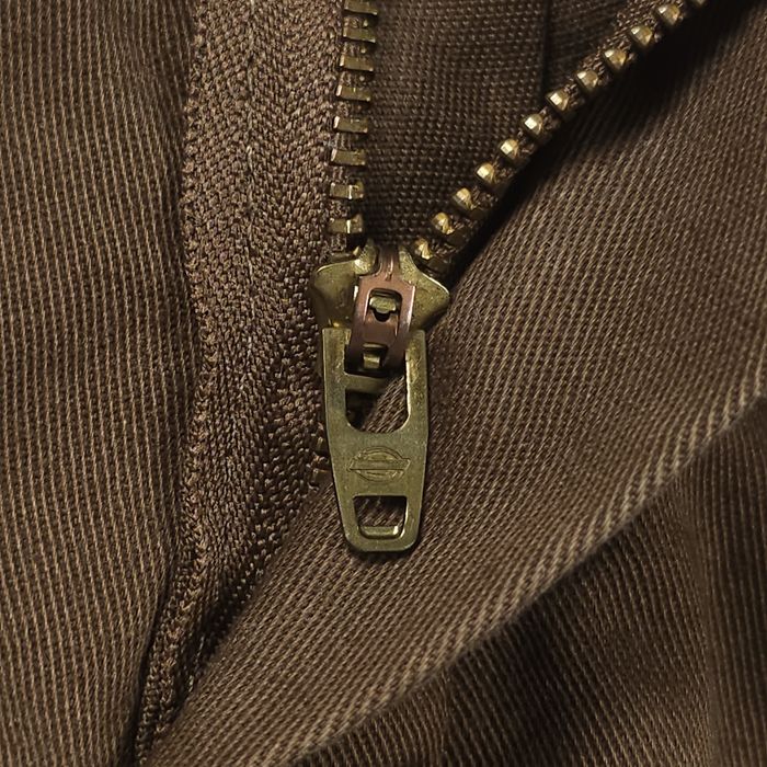 Calça de trabalho Dickies castanha, estilo utilitário slim direito