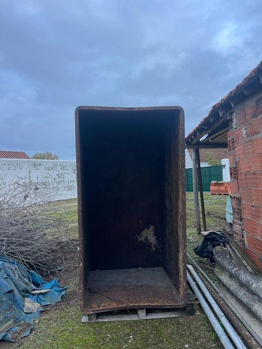 Dornas para vindima ou armazenamento de água pluvial