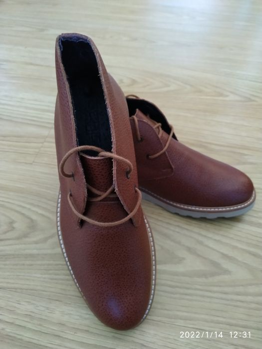Botins em pele modelo Smart casual, totalmente novos