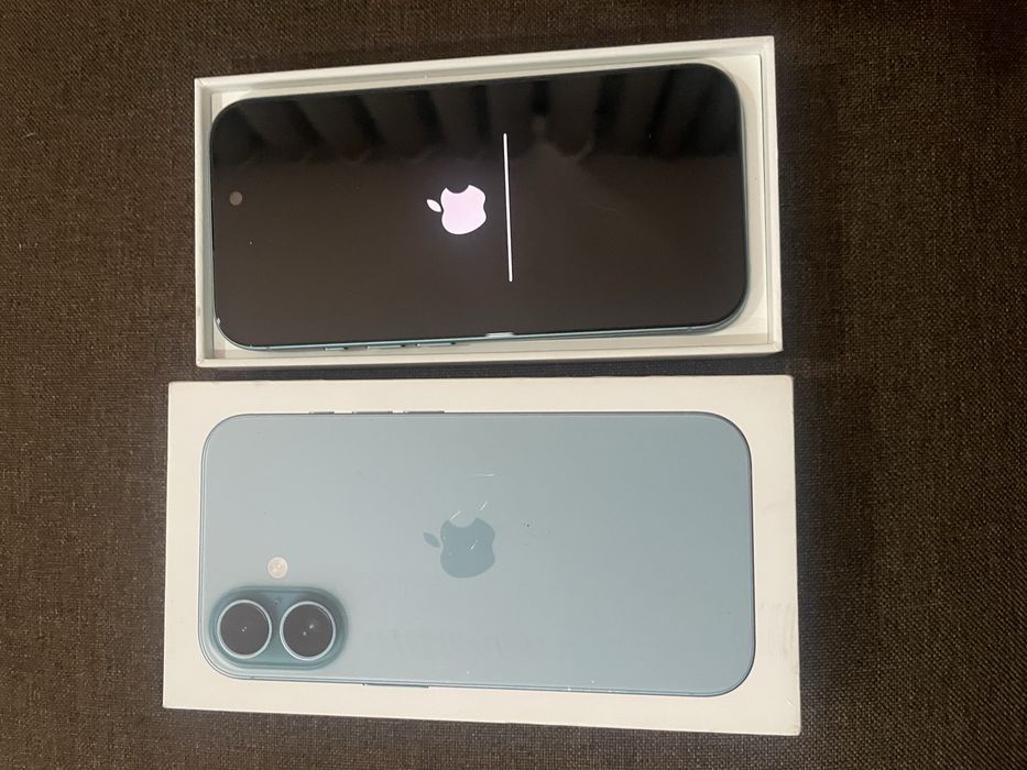 Iphone 16  verde azulado