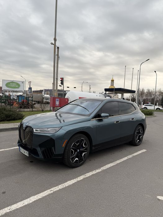 Єлектромобіль IX 2023