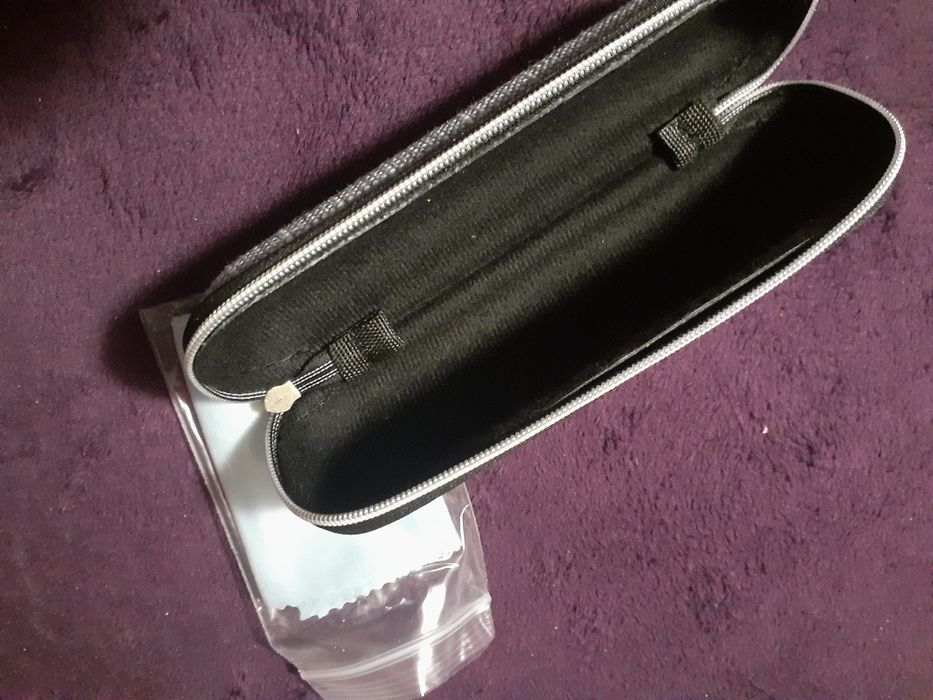 Nowe etui na okulary plus sciereczka do polerowania okularow